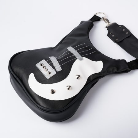 Stage Light – Geantă Chitară Rock pentru Festivaluri | BySolbags Geantă chitară rock din piele eco cu baretă cu stele.