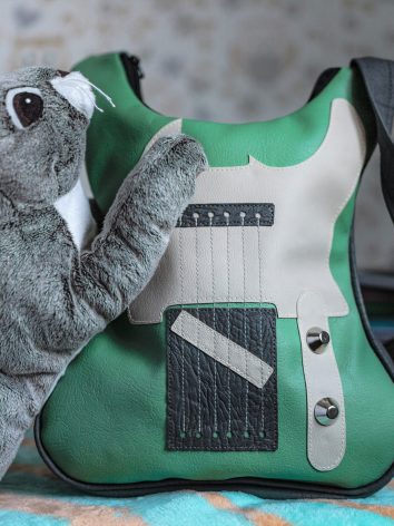 Green guitar backpack for kids